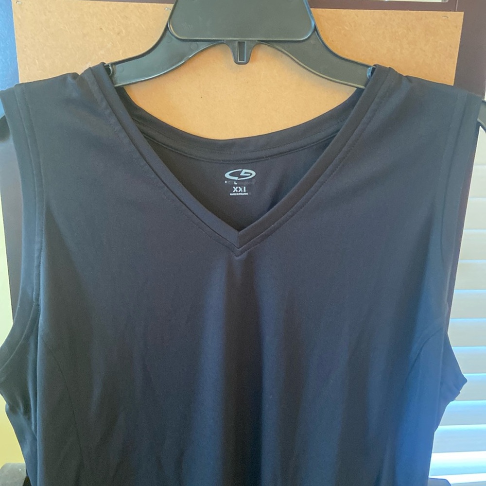 Champion women’s black dri fit sleeveless vneck top XXL